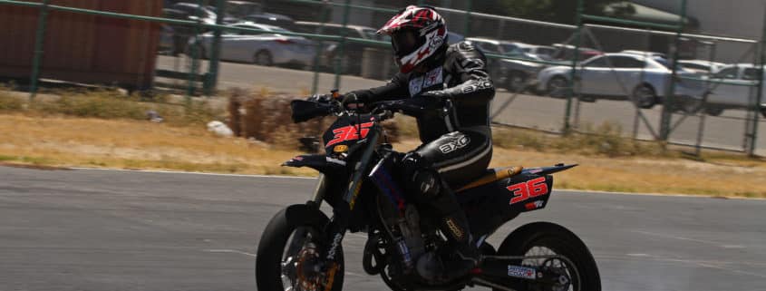 Can Akkaya is backing it in during the Superbike-Coach class and race event