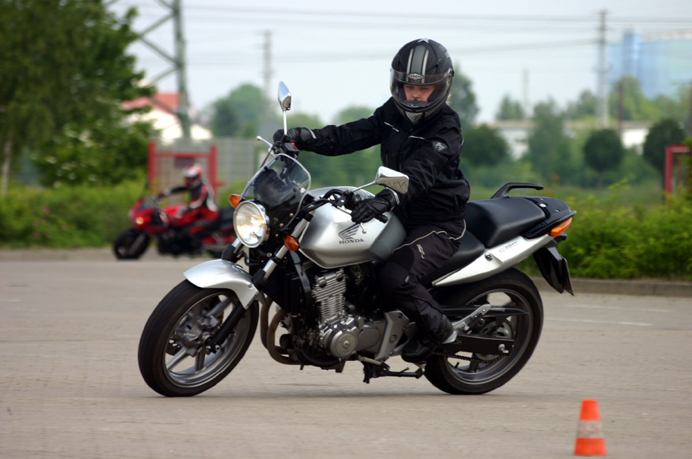 basic riding course by Superbike-coach