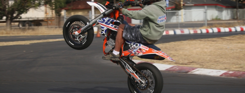 superbike-coach_wheelie class_Blue-Group_2]